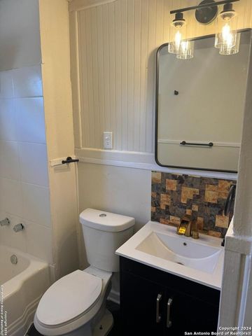 922 McIlvaine Apt 2, San Antonio, TX 78201