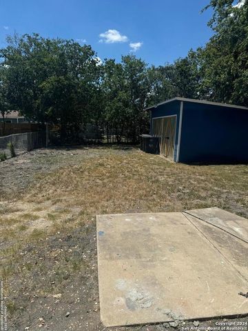 922 McIlvaine Apt 2, San Antonio, TX 78201