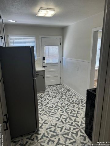 922 McIlvaine Apt 2, San Antonio, TX 78201