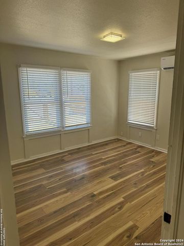 922 McIlvaine Apt 2, San Antonio, TX 78201