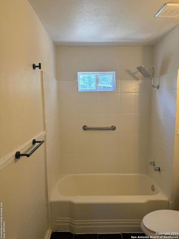 922 McIlvaine Apt 2, San Antonio, TX 78201