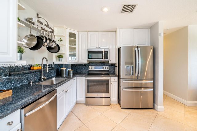 1841 SE 6th St, Pompano Beach, FL 33060