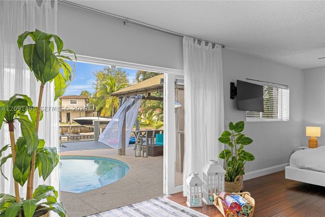 1841 SE 6th St, Pompano Beach, FL 33060