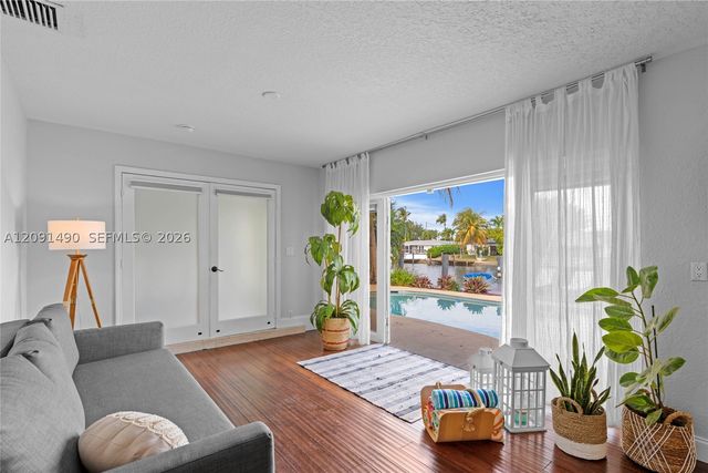 1841 SE 6th St, Pompano Beach, FL 33060