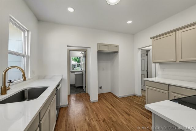 320 E 5th Street, Claremore, OK 74017