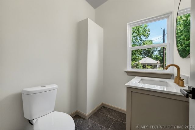 320 E 5th Street, Claremore, OK 74017
