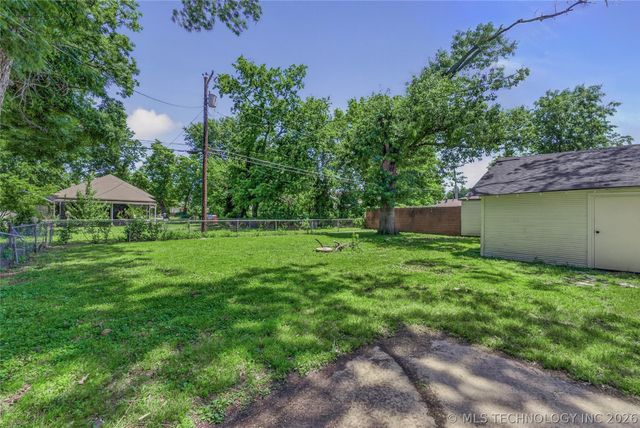 320 E 5th Street, Claremore, OK 74017