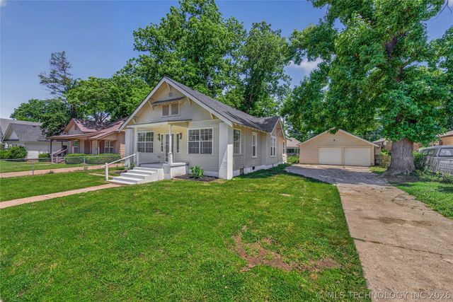 320 E 5th Street, Claremore, OK 74017
