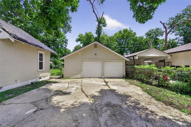 320 E 5th Street, Claremore, OK 74017