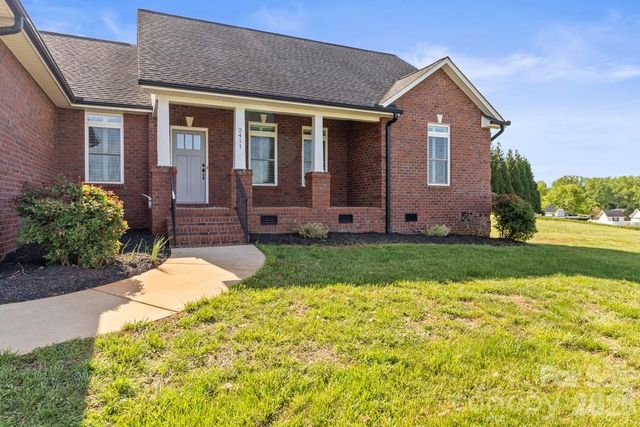 2411 Carriage Lane, Lincolnton, NC 28092