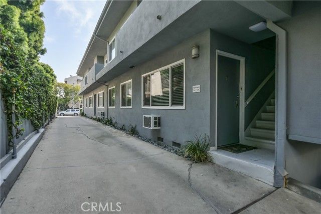 11921 Goshen Avenue 6, Los Angeles, CA 90049