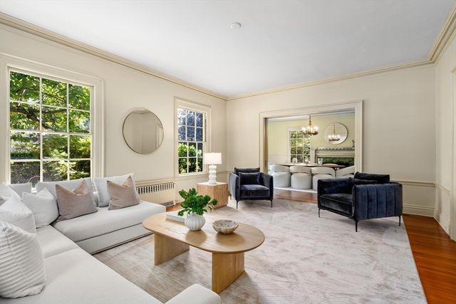 87 Hammond St, Newton, MA 02467