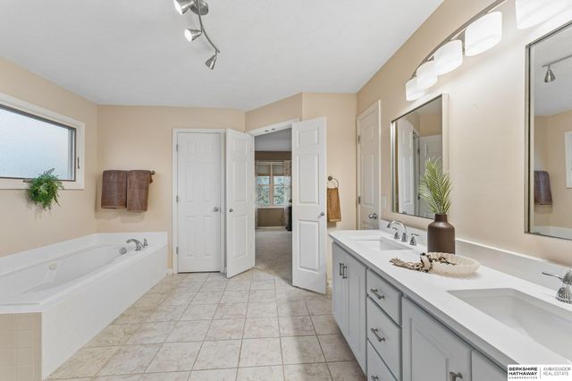 18608 Lamont Street, Omaha, NE 68130