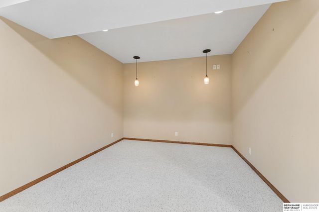 18608 Lamont Street, Omaha, NE 68130