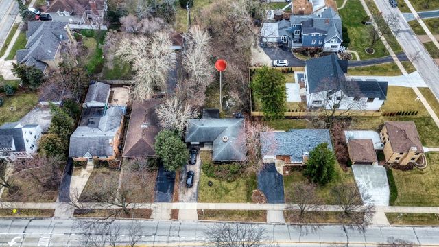 270 E Saint Charles Road, Elmhurst, IL 60126