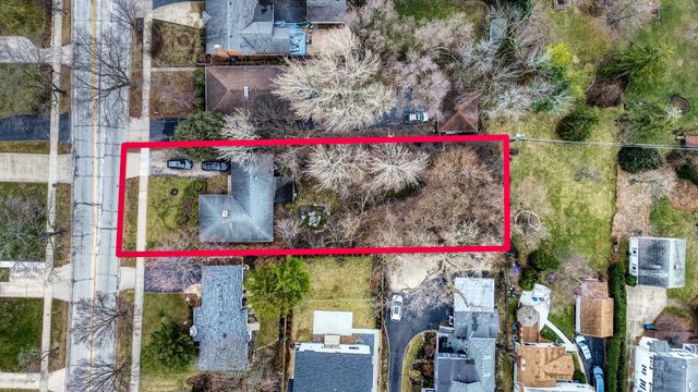 270 E Saint Charles Road, Elmhurst, IL 60126