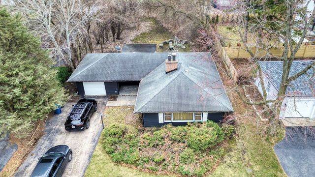 270 E Saint Charles Road, Elmhurst, IL 60126