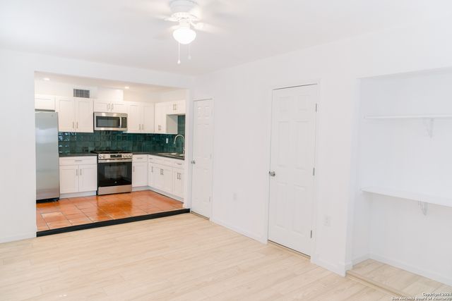 1385 OBLATE DR, San Antonio, TX 78216