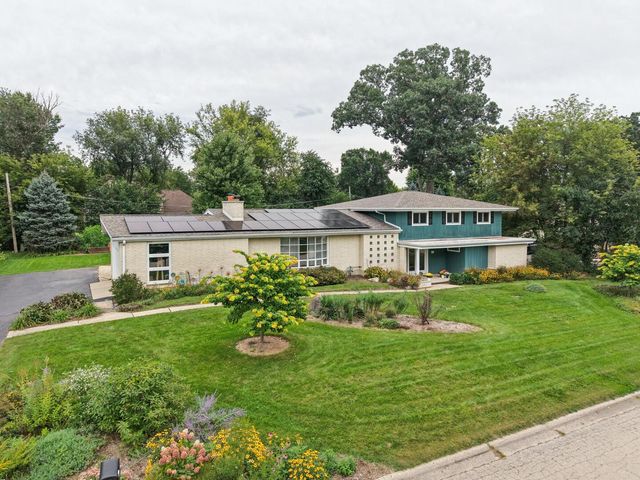 4708 N Burman Drive, Crystal Lake, IL 60014