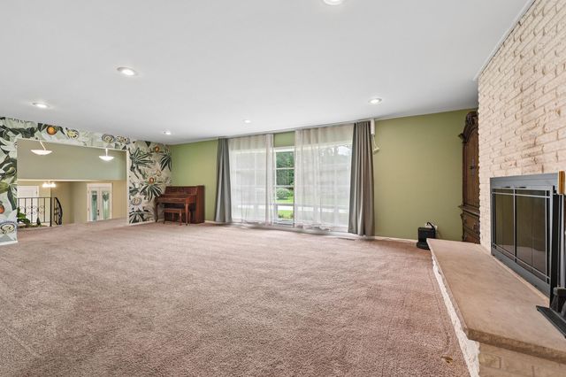 4708 N Burman Drive, Crystal Lake, IL 60014