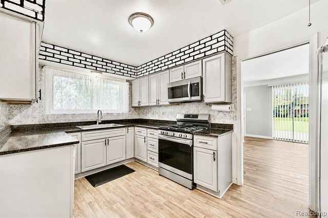 28326 Alden Street, Madison Heights, MI 48071
