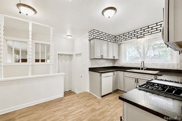 28326 Alden Street, Madison Heights, MI 48071