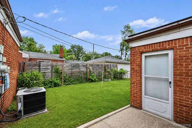 28326 Alden Street, Madison Heights, MI 48071