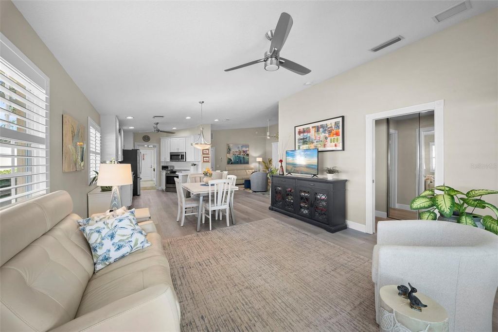 Image 12 of property listing at 5566 MODENA PLACE, Sarasota, FL 34238