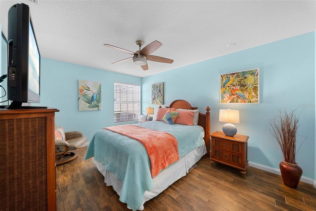 Image 15 of property listing at 5566 MODENA PLACE, Sarasota, FL 34238