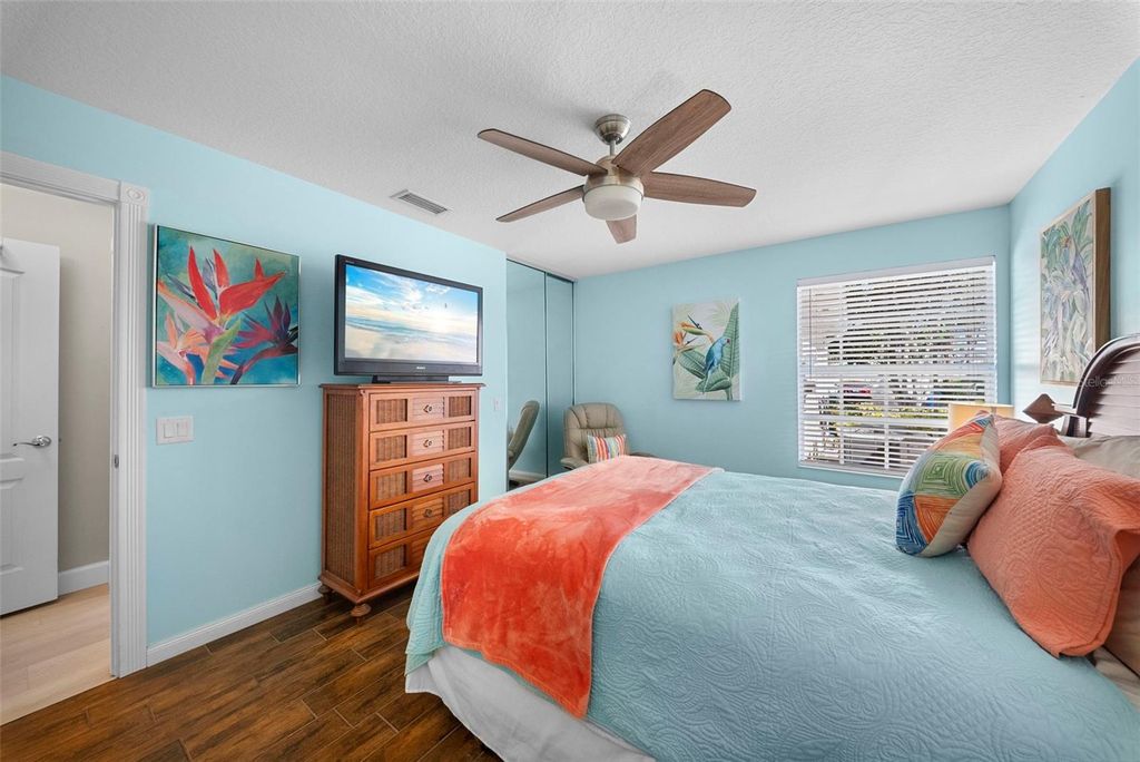 Image 16 of property listing at 5566 MODENA PLACE, Sarasota, FL 34238