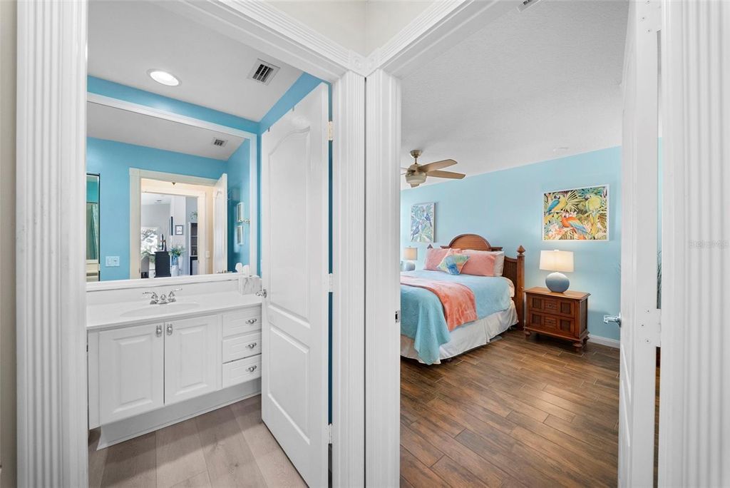 Image 17 of property listing at 5566 MODENA PLACE, Sarasota, FL 34238