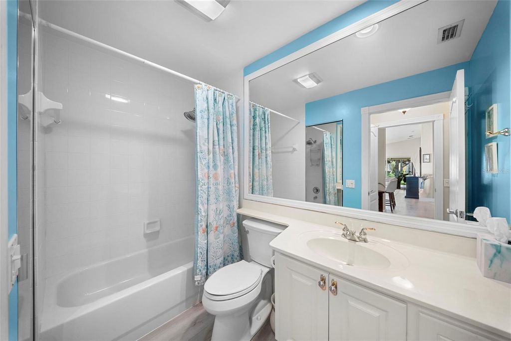 Image 18 of property listing at 5566 MODENA PLACE, Sarasota, FL 34238