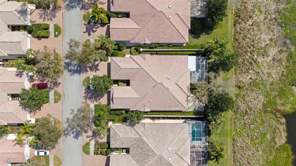 Image 28 of property listing at 5566 MODENA PLACE, Sarasota, FL 34238