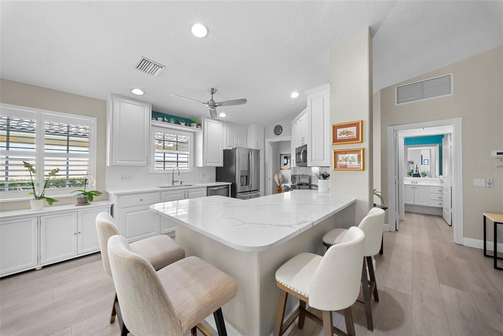 Image 4 of property listing at 5566 MODENA PLACE, Sarasota, FL 34238