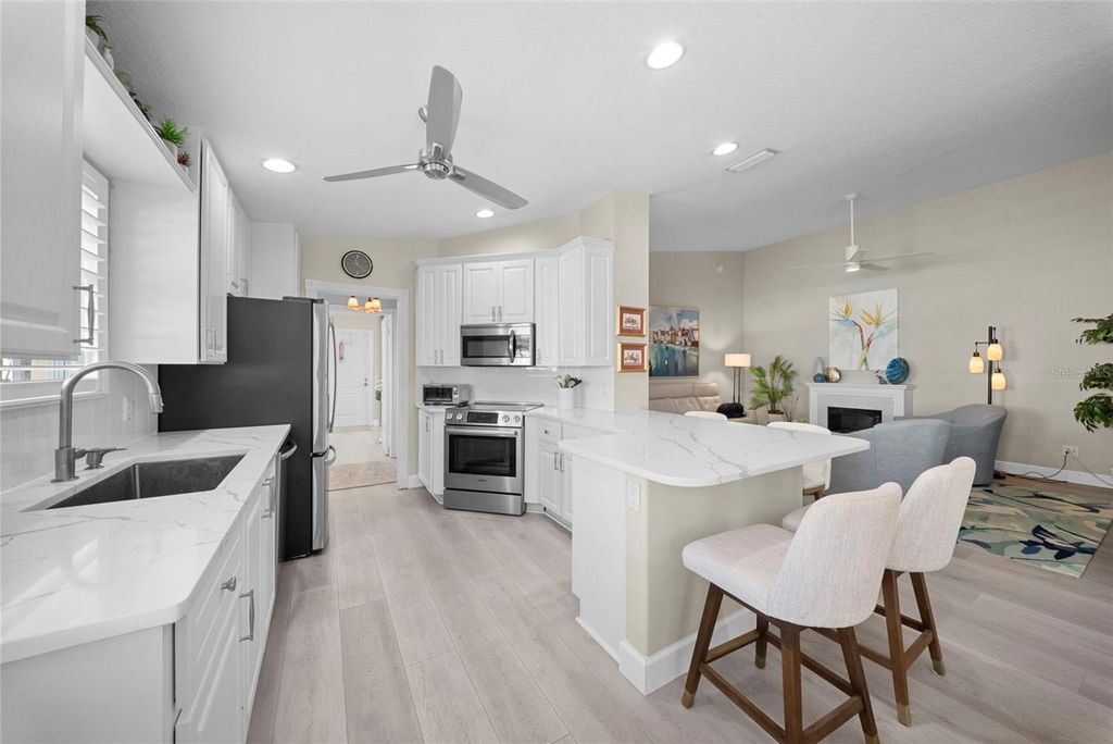 Image 5 of property listing at 5566 MODENA PLACE, Sarasota, FL 34238