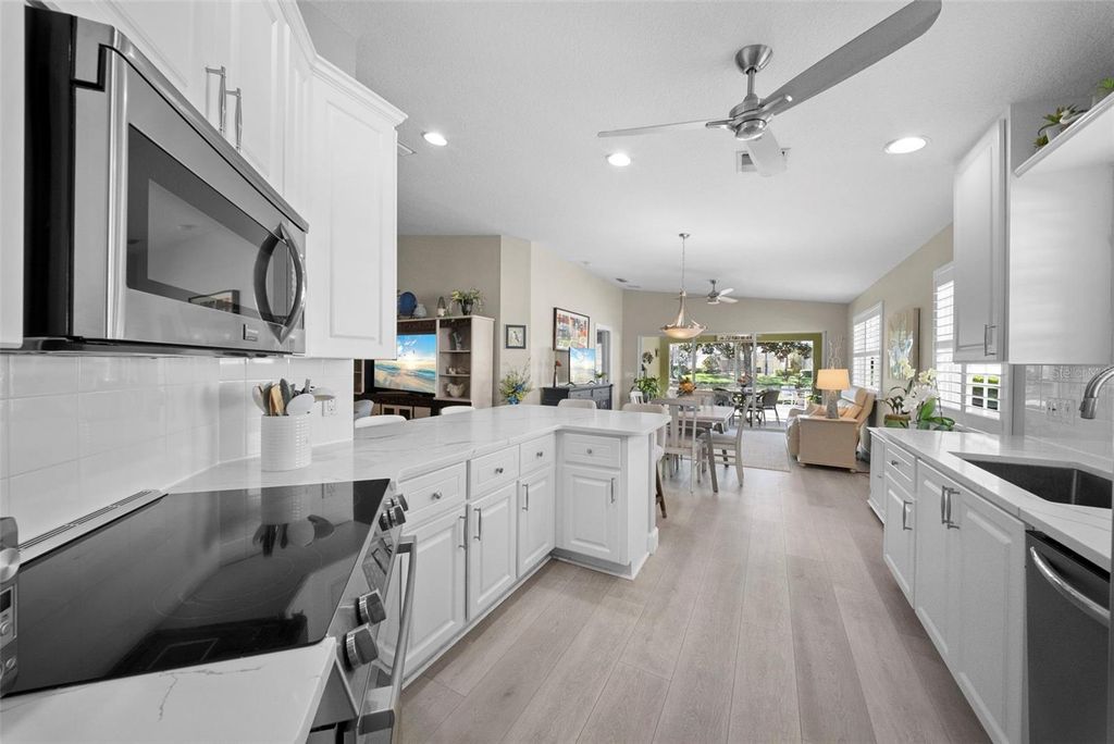 Image 7 of property listing at 5566 MODENA PLACE, Sarasota, FL 34238
