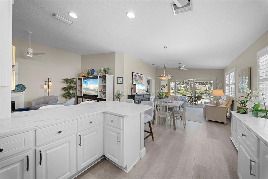 Image 8 of property listing at 5566 MODENA PLACE, Sarasota, FL 34238