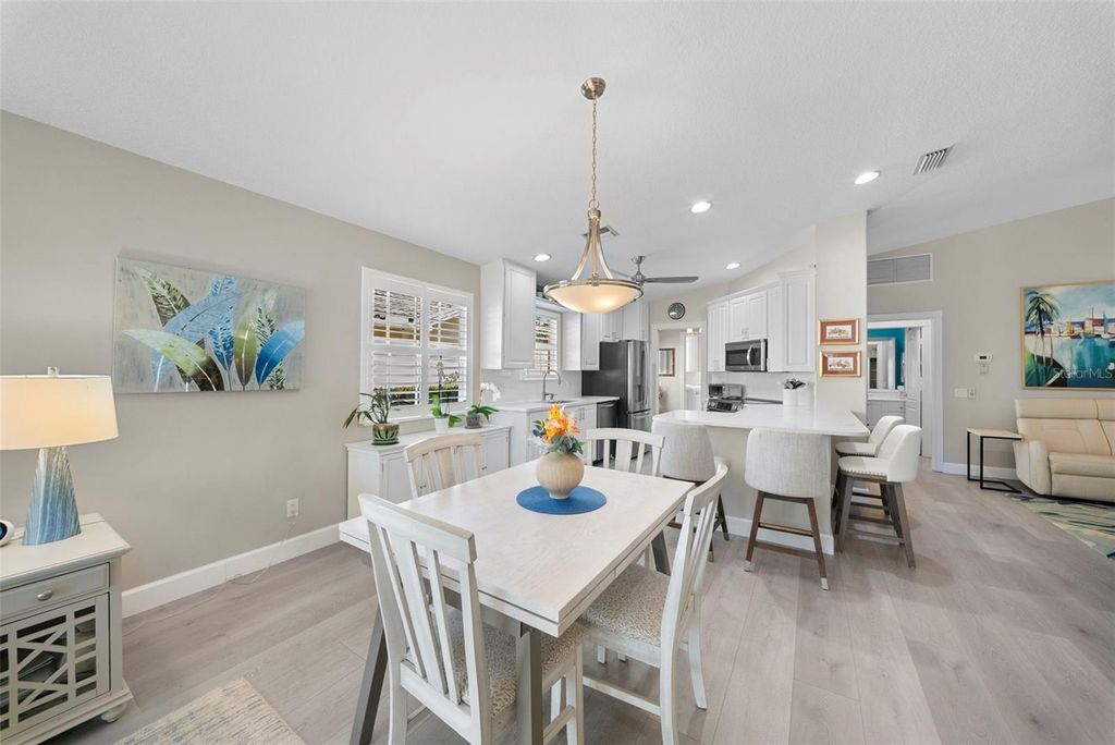 Image 10 of property listing at 5566 MODENA PLACE, Sarasota, FL 34238