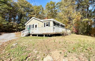 521 Rollstone Rd, Fitchburg, MA 01420