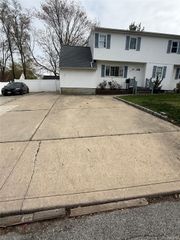 480 Saint Johns Street, Central Islip, NY 11722