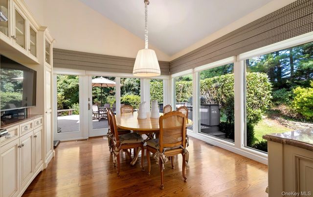8 Kodiak Drive, Woodbury, NY 11797