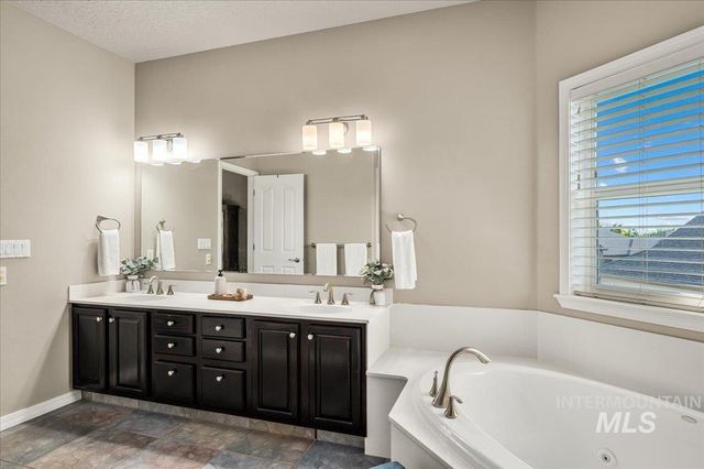 529 W Bayhill, Nampa, ID 83686