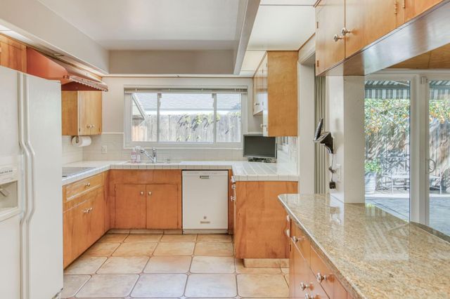 1449 W Barstow Avenue, Fresno, CA 93711