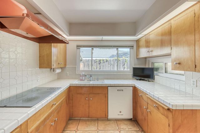 1449 W Barstow Avenue, Fresno, CA 93711