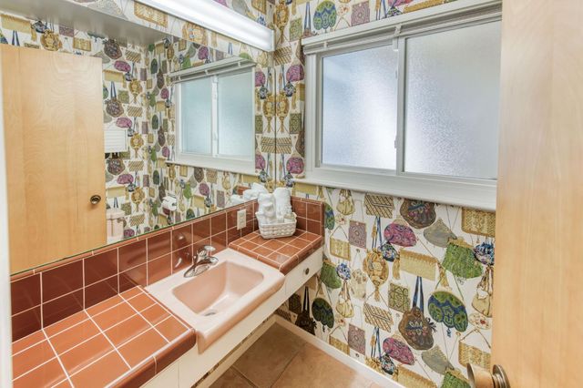 1449 W Barstow Avenue, Fresno, CA 93711