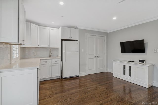 87 Arizona Avenue, Long Beach, NY 11561