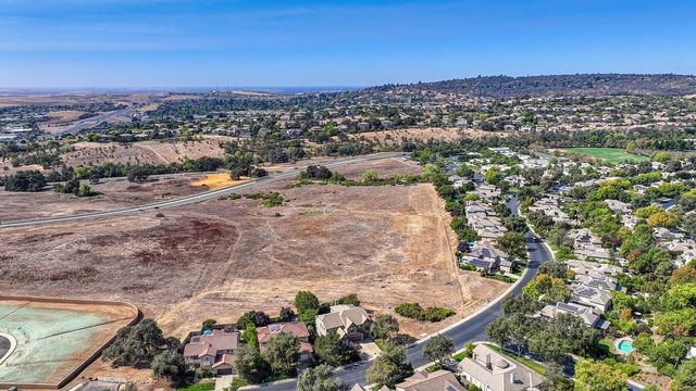 4924 Village Green Dr, El Dorado Hills, CA 95762