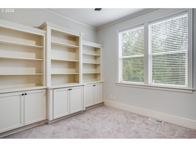 1880 Nw DEETTE Dr, Portland, OR 97229