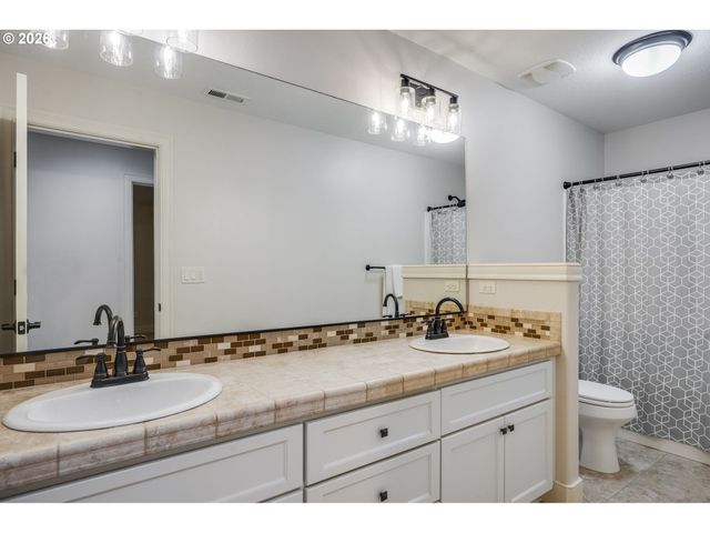 1880 Nw DEETTE Dr, Portland, OR 97229