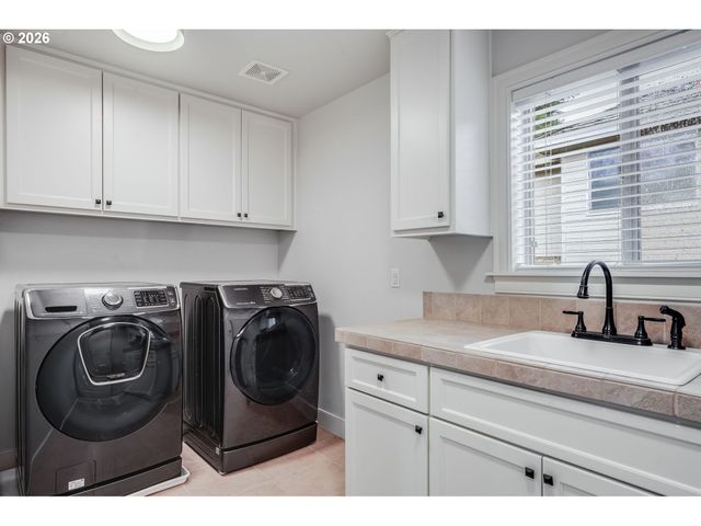 1880 Nw DEETTE Dr, Portland, OR 97229